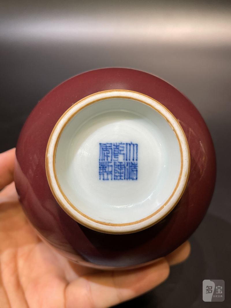 清乾隆 霁红釉小天球瓶 - 图9